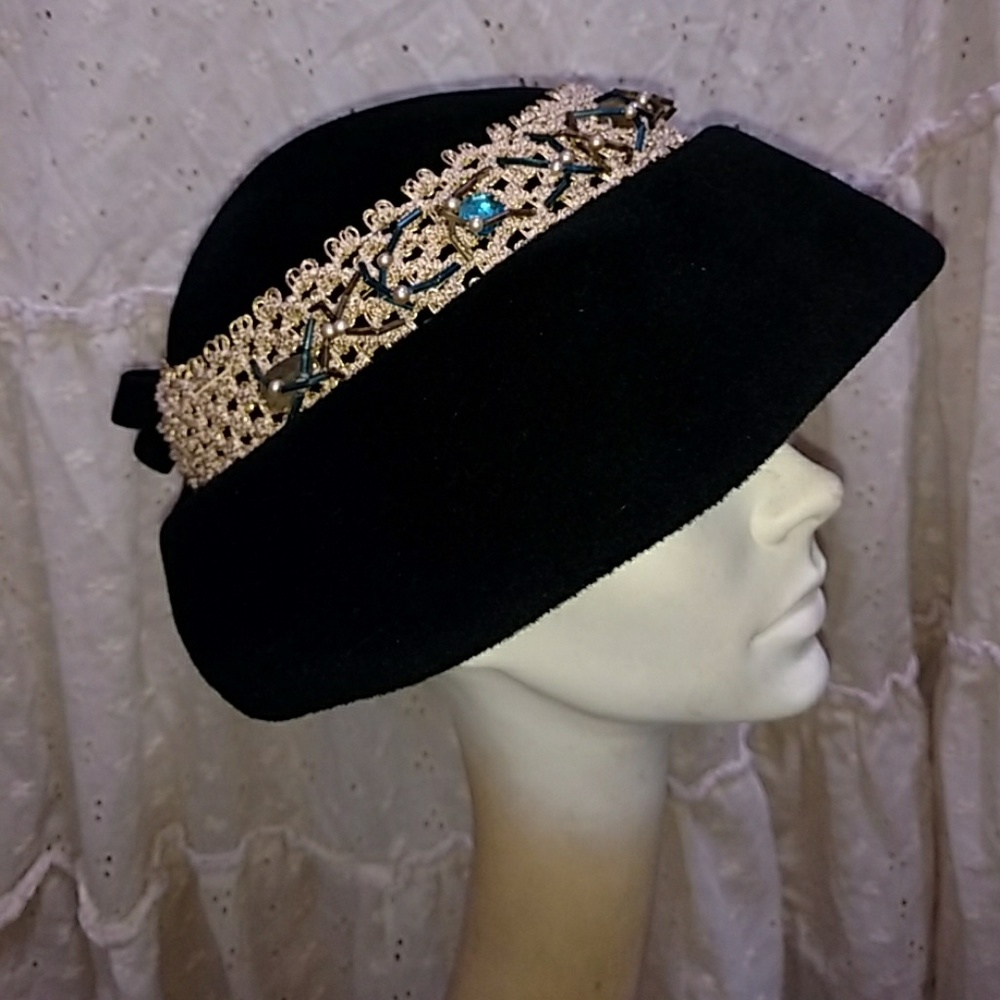Fabulous Chic Velvet Vintage Hat